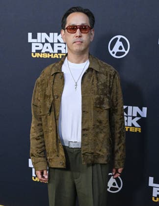 September 24, 2026, Los Angeles, California, USA: American musician, DJ, director, and visual artist JOE HAHN, 49, attends Linkin Park: Unshatter World Premiere red carpet. Los Angeles USA  - ZUMAb173 20260924_aap_b173_028 Copyright: xBillyxBennightx