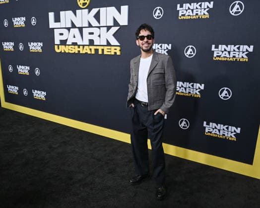 September 24, 2026, Los Angeles, California, USA: American rapper, singer, songwriter, record producer, and graphic designer MIKE SHINODA, 49,attends Linkin Park: Unshatter World Premiere red carpet. Los Angeles USA  - ZUMAb173 20260924_aap_b173_033 Copyright: xBillyxBennightx