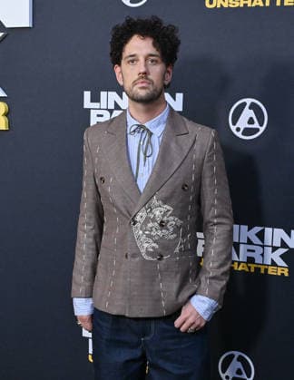 September 24, 2026, Los Angeles, California, USA: American songwriter, producer, and musician COLIN BRITTAIN, 39, attends Linkin Park: Unshatter World Premiere red carpet. Los Angeles USA  - ZUMAb173 20260924_aap_b173_034 Copyright: xBillyxBennightx