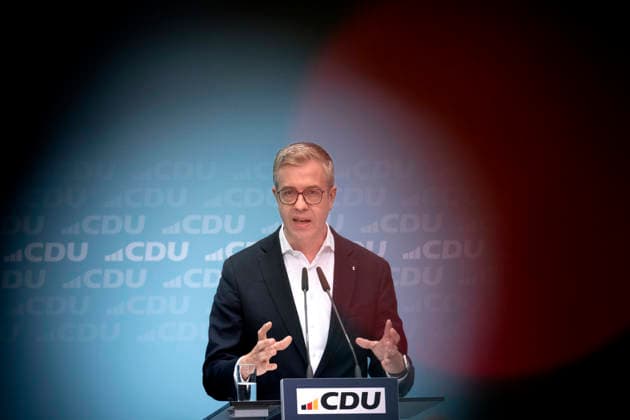 Stefan Evers DEU, Deutschland, Germany, Berlin, 21.09.2026 Stefan Evers , Spitzenkandidat der Berliner CDU waehrend der Pressekonferenz mit dem Spitzenkandidaten der Berliner CDU zum Wahlausgang bei den Landtagswahlen in Mecklenburg-Vorpommern und der Berliner Wahl zur Abgeordnetenhauswahl in der Parteizentrale der CDU im Konrad Adenauer Haus in Berlin Deutschland . Die CDU hat in Mecklenburg-Vorpommern erstmals die 5 Prozent Huerde verfehlt und auch in Berlin stark verloren en: Stefan Evers , lead candidate of the Berlin CDU (right) during a press conference with the lead candidate of the Berlin CDU regarding the results of the state elections in Mecklenburg-Western Pomerania and the Berlin House of Representatives election, held at the C