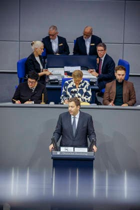 Lars Klingbeil, Federal Minister of Finance, speaks in the Bundestag on the topic of early retirement pensions. Berlin, September 25, 2026. Photographed on behalf of the Federal Ministry of Finance. Berlin, Germany Copyright: xThomasxTrutschel BMFx