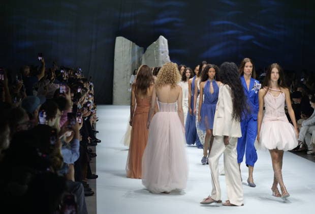 IPA88945367 - Milan, Milan Women s Fashion Week: Spring Summer 2026 2027 - Women s Fashion, Spring Summer 2026–2027, Genny s fashion show. Runway  Copyright: xLucaxPontix xLucaPonti IpaAgencyx IPA88945367