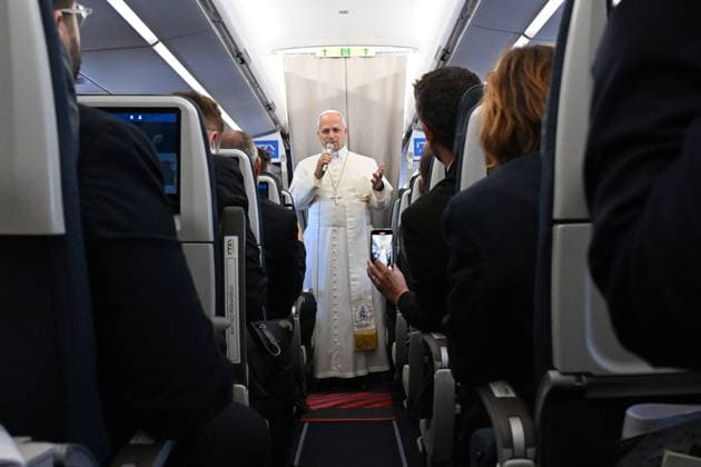 Italy-Press Conference-2026 09 25 Italy,In Flight ,Vatican 2026 09 25 Pope Leo XIV during the press conference aboard the papal Flight to France for his apostolic journey. Photographer Alessia Giuliani Catholipressphoto EDITORIAL USE ONLY - NO BOOKS Copyright: xx