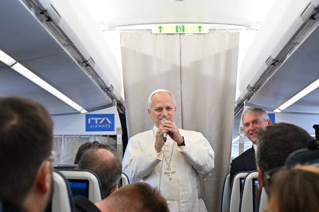 Italy-Press Conference-2026 09 25 Italy,In Flight ,Vatican 2026 09 25 Pope Leo XIV during the press conference aboard the papal Flight to France for his apostolic journey. Photographer Alessia Giuliani Catholipressphoto EDITORIAL USE ONLY - NO BOOKS Copyright: xx