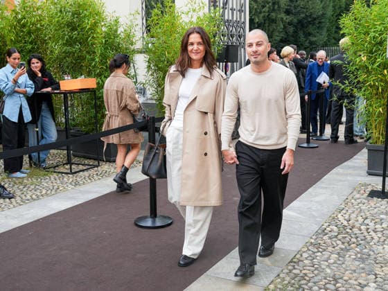 IPA88946902 - Milan, Milan Women™s Fashion Week Spring Summer 2027 - Women™s Fashion, Spring Summer 2027 - Tod™s fashion show - guests pictured: Katie Holmes and her boyfriend Jason Bard Yarmosky  Copyright: xRiccardoxGiordanox xRiccardoxGiordanox IPA88946902