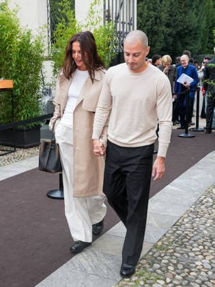 IPA88946905 - Milan, Milan Women™s Fashion Week Spring Summer 2027 - Women™s Fashion, Spring Summer 2027 - Tod™s fashion show - guests pictured: Katie Holmes and her boyfriend Jason Bard Yarmosky  Copyright: xRiccardoxGiordanox xRiccardoxGiordanox IPA88946905