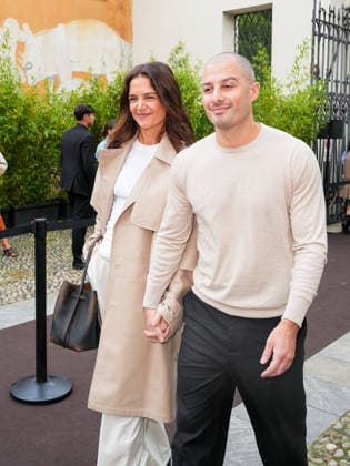 IPA88946913 - Milan, Milan Women™s Fashion Week Spring Summer 2027 - Women™s Fashion, Spring Summer 2027 - Tod™s fashion show - guests pictured: Katie Holmes and her boyfriend Jason Bard Yarmosky  Copyright: xRiccardoxGiordanox xRiccardoxGiordanox IPA88946913