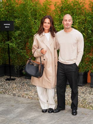 IPA88946915 - Milan, Milan Women™s Fashion Week Spring Summer 2027 - Women™s Fashion, Spring Summer 2027 - Tod™s fashion show - guests pictured: Katie Holmes and her boyfriend Jason Bard Yarmosky  Copyright: xRiccardoxGiordanox xRiccardoxGiordanox IPA88946915