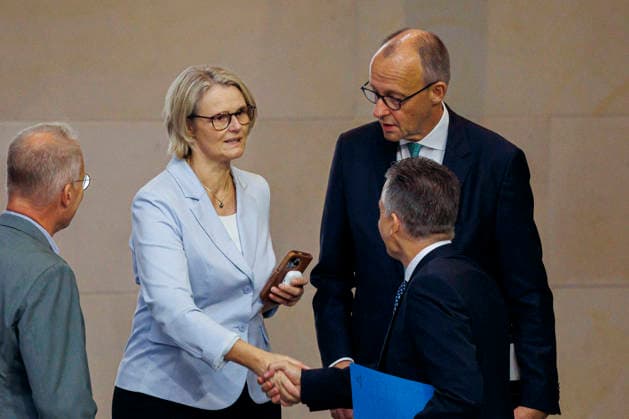 From left to right: Anja Karliczek, Member of the German Bundestag (MdB), CDU; Friedrich Merz, CDU, Federal Chancellor; and Thorsten Frei, CDU, photographed in the plenary session of the German Bundestag in Berlin on September 25, 2026, Berlin, Germany Copyright: xThomasxTrutschelx