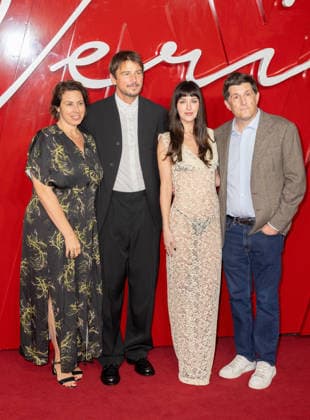 UK Special Screening of Verity 24 09 2026 LONDON, ENGLAND Jordana Mollick, Josh Hartnett, Dakota Johnson and Director Michael Showalter at the UK Special Screening of Verity at Curzon Mayfair on September 24, 2026 in London, England. CAP ROG ROG London Great Britain UK Copyright: xRogerxAlarcon CapitalxPicturesx