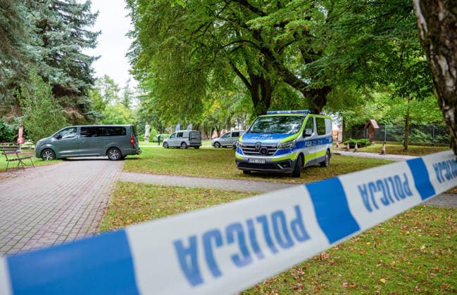 Ukrainian man stabs five people in a Polish monastery Photo: Maciej Napora East News Police forces are seen working at the crime scene after a stabbing attack at the Benedictine s abbey on September 24, 2026 in the town of Jaroslaw in south-eastern Poland. A 31-year-old Ukrainian man stabbed five people with a kitchen knife, killing a priest and wounding four other victims. The perpetrator, whose motives are so far unknown, was apprehended by the police. EN_01684813_0013 