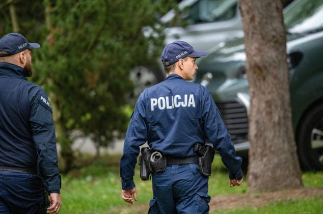 Ukrainian man stabs five people in a Polish monastery Photo: Maciej Napora East News Police forces are seen working at the crime scene after a stabbing attack at the Benedictine s abbey on September 24, 2026 in the town of Jaroslaw in south-eastern Poland. A 31-year-old Ukrainian man stabbed five people with a kitchen knife, killing a priest and wounding four other victims. The perpetrator, whose motives are so far unknown, was apprehended by the police. EN_01684814_0001 