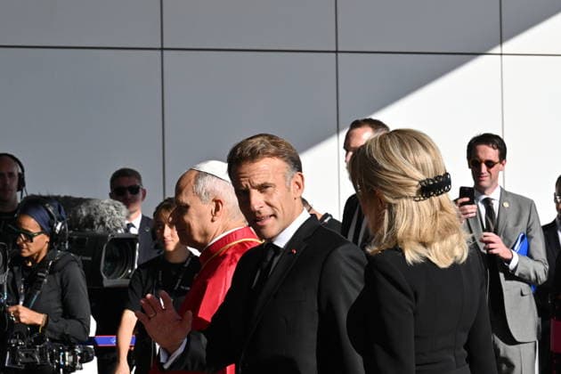 France-Arrival at Paris Orly Airport-2026 09 25 France, Orly,Vatican,2026 09 25 Welcome ceremony from Pope Leo XIV Upon his arrival at Paris Orly International Airport at the beginning of his apostolic journey ti France. EDITORIAL USE ONLY - NO BOOKS Copyright: xx