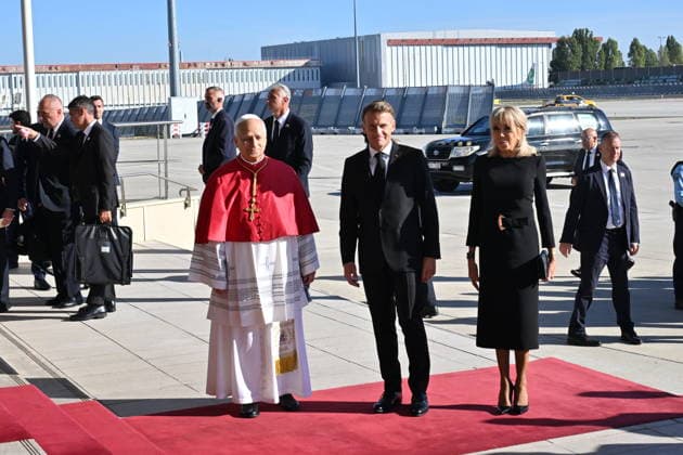 France-Arrival at Paris Orly Airport-2026 09 25 France, Orly,Vatican,2026 09 25 Welcome ceremony from Pope Leo XIV Upon his arrival at Paris Orly International Airport at the beginning of his apostolic journey ti France. EDITORIAL USE ONLY - NO BOOKS Copyright: xx