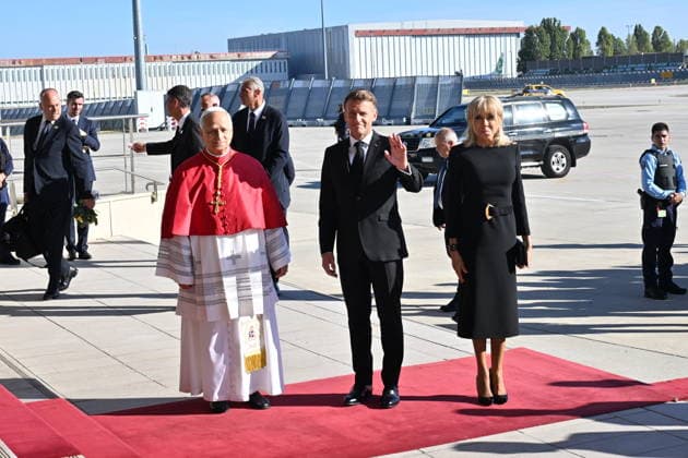 France-Arrival at Paris Orly Airport-2026 09 25 France, Orly,Vatican,2026 09 25 Welcome ceremony from Pope Leo XIV Upon his arrival at Paris Orly International Airport at the beginning of his apostolic journey ti France. EDITORIAL USE ONLY - NO BOOKS Copyright: xx