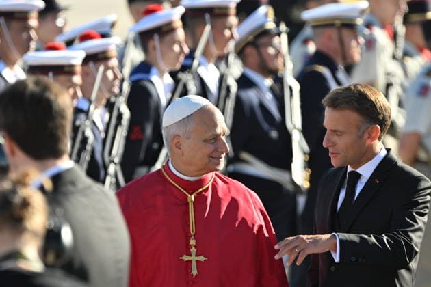 France-Arrival at Paris Orly Airport-2026 09 25 France, Orly,Vatican,2026 09 25 Welcome ceremony from Pope Leo XIV Upon his arrival at Paris Orly International Airport at the beginning of his apostolic journey ti France. EDITORIAL USE ONLY - NO BOOKS Copyright: xx