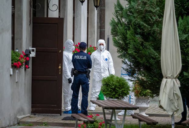 Ukrainian man stabs five people in a Polish monastery Photo: Maciej Napora East News Investigators are seen working at the crime scene after a stabbing attack at the Benedictine s abbey on September 24, 2026 in the town of Jaroslaw in south-eastern Poland. A 31-year-old Ukrainian man stabbed five people with a kitchen knife, killing a priest and wounding four other victims. The perpetrator, whose motives are so far unknown, was apprehended by the police. EN_01684814_0015 