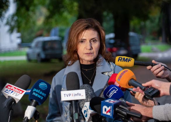 Ukrainian man stabs five people in a Polish monastery Photo: Maciej Napora East News District prosecutor Bozena Harasz-Woloszyn talks to the media near the crime scene, after a stabbing attack at the Benedictine s abbey on September 24, 2026 in the town of Jaroslaw in south-eastern Poland. A 31-year-old Ukrainian man stabbed five people with a kitchen knife, killing a priest and wounding four other victims. The perpetrator, whose motives are so far unknown, was apprehended by the police. EN_01684814_0025 