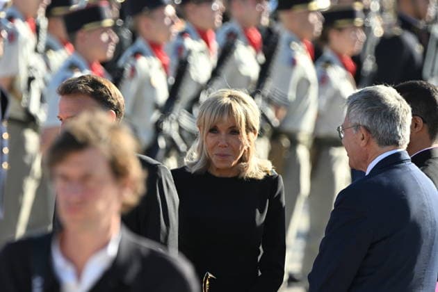 France-Arrival at Paris Orly Airport-2026 09 25 France, Orly,Vatican,2026 09 25 Welcome ceremony from Pope Leo XIV Upon his arrival at Paris Orly International Airport at the beginning of his apostolic journey ti France. EDITORIAL USE ONLY - NO BOOKS Copyright: xx