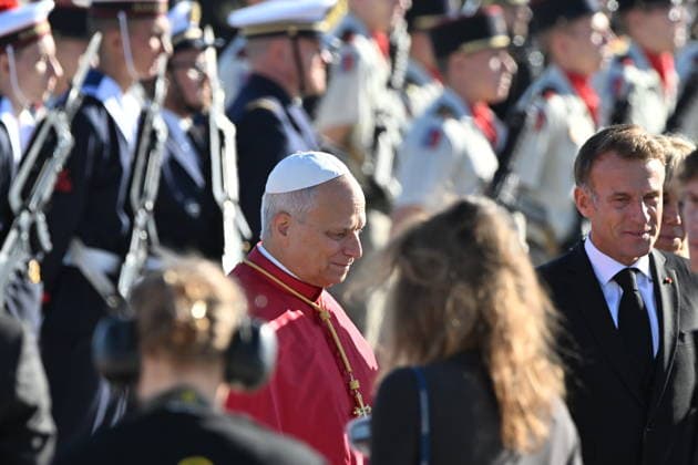 France-Arrival at Paris Orly Airport-2026 09 25 France, Orly,Vatican,2026 09 25 Welcome ceremony from Pope Leo XIV Upon his arrival at Paris Orly International Airport at the beginning of his apostolic journey ti France. EDITORIAL USE ONLY - NO BOOKS Copyright: xx