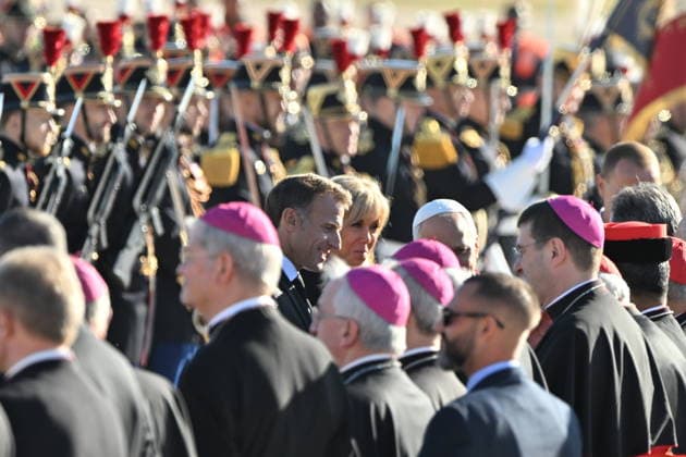 France-Arrival at Paris Orly Airport-2026 09 25 France, Orly,Vatican,2026 09 25 Welcome ceremony from Pope Leo XIV Upon his arrival at Paris Orly International Airport at the beginning of his apostolic journey ti France. EDITORIAL USE ONLY - NO BOOKS Copyright: xx