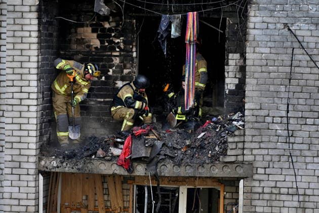 Aftermath Of A Russian Drone Attack In Kyiv A firefighter works at the site of an apartment building hit by a Russian jet drone strike in Kyiv, on September 25, 2026. Kyiv Ukraine  Copyright: xOleksandrxGusevx originalFilename: gusev-aftermat260925_npUiO.jpg