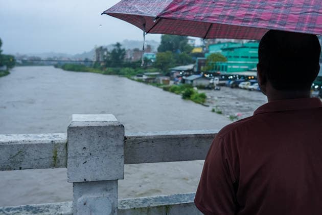 Heavy Rain Affects Daily Activities In Kathmandu. People walk along a street carrying umbrellas amid heavy rainfall in Lalitpur, Nepal, on September 25, 2026. The rainfall has disrupted daily activities as a deep depression over the Bay of Bengal continues to influence weather conditions in the region. Kathmandu bagmati Nepal  Copyright: xAmbirxTolangx originalFilename: tolang-heavyrai260925_npAMA.jpg