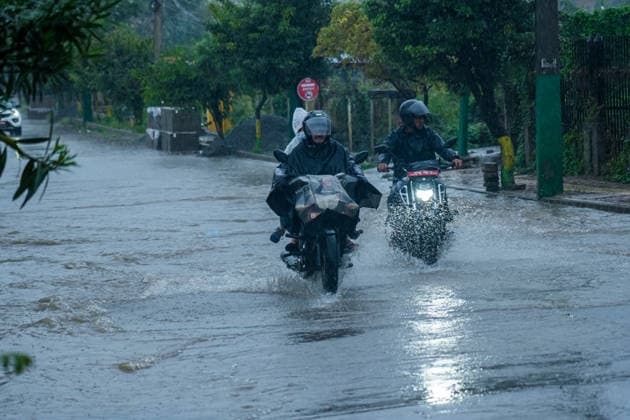Heavy Rain Affects Daily Activities In Kathmandu. Water overflows onto roads in the Khumaltar area of Lalitpur, Nepal, on September 25, 2026, hindering vehicle movement. The rainfall disrupts daily activities as a deep depression over the Bay of Bengal continues to influence weather conditions in the region. Kathmandu bagmati Nepal  Copyright: xAmbirxTolangx originalFilename: tolang-heavyrai260925_npDvX.jpg