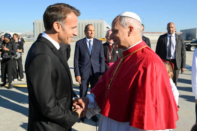 TRIP_PAPA_2026 France, Parly, Vatican, 2026 9 25 Welcome ceremony for Pope Leo XIV upon his arrival at Paris Orly International Airport at the beginning of his apostolic journey to France. EDITORIAL USE ONLY - NO BOOKS Copyright: xVATICANxMEDIA xCatholicxPressxPhotox