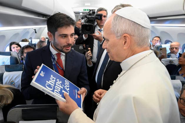 TRIP_PAPA_2026 France, Parly, Vatican, 2026 9 25 Welcome ceremony for Pope Leo XIV upon his arrival at Paris Orly International Airport at the beginning of his apostolic journey to France. EDITORIAL USE ONLY - NO BOOKS Copyright: xVATICANxMEDIA xCatholicxPressxPhotox