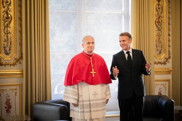 President Macron Welcomes Pope Leo XIV - Paris President of France Emmanuel Macron welcomes Pope Leo XIV to Élysée Palace on September 25, 2026 in Paris, France. Pope Leo XIV is making his first official visit to France from September 25-28 with stops in Paris, Lourdes, and Metz. While in Paris, the pontiff s agenda includes a meeting with French President Emmanuel Macron, a prayer service at Notre-Dame Cathedral, and an open-air mass along the Champs-Élysées, among other engagements. The trip marks the first papal visit to the European country since Benedict XVI visited in 2008. Phot by Eliot Blondet ABACAPRESS.COM Paris France  Copyright: xBlondetxEliot ABACAx