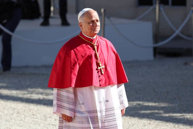 NEWS : Accueil de Sa Saintete le Pape Leon XIV par le President de la Republique - Paris - 25 09 2026 Accueil de Sa SaintetÃ le Pape LÃ on XIV par le PrÃ sident de la RÃ publique, Emmanuel Macron au Palais de l™ElysÃ e ParisFrance  Copyright: xMichtofx