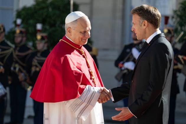 POPE S VISIT TO FRANCE PHOTOPQR OUEST FRANCE Stéphane Geufroi Paris September 25, 2026 Léon XIV begins aa historic four-day visit to France—an event for which one million people are expected. The Pope is received by President Emmanuel Macron at the Élysée Palace on September 25, 2026, Paris, France. Pope Leo XIV is on an apostolic visit to France from September 25 to 28, 2026. The Pope is received by the President of the Republic, Emmanuel Macron, at the Élysée Palace, Paris, France.  Copyright: xPHOTOPQR OUESTxFRANCE MAXPPPxStéphanexGeufroix 20260925OFR7221 20260925OFR7219