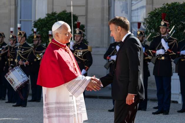 POPE S VISIT TO FRANCE PHOTOPQR OUEST FRANCE Stéphane Geufroi Paris September 25, 2026 Léon XIV begins aa historic four-day visit to France—an event for which one million people are expected. The Pope is received by President Emmanuel Macron at the Élysée Palace on September 25, 2026, Paris, France. Pope Leo XIV is on an apostolic visit to France from September 25 to 28, 2026. The Pope is received by the President of the Republic, Emmanuel Macron, at the Élysée Palace, Paris, France.  Copyright: xPHOTOPQR OUESTxFRANCE MAXPPPxStéphanexGeufroix 20260925OFR7221 20260925OFR7221