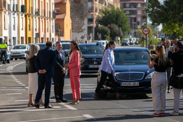 Queen Letizia Presides Over the Opening of the 2026–2027 Vocational Training Program in Talavera de la Reina Queen Letizia, accompanied by the president of the Regional Government of Castilla-La Mancha, Emiliano García Page, during the opening of the 2026–2027 vocational training program, at the IES Ribera del Tajo, on September 25, 2026, in Talavera de la Reina, Toledo, Castile-La Mancha, Spain. The number of vocational training students continues to grow this 2026–2027 school year, with a 3.1% increase, reaching 1,248,046 students. In absolute terms, this represents 36,984 more students than last year. Enrollment in Basic-Level vocational training grew by 4.1%, reaching 89,802 students, the Intermediate Level rose by 2.3% to 485,341, and Copyright: xJuanmaxJimà nezx 7799159