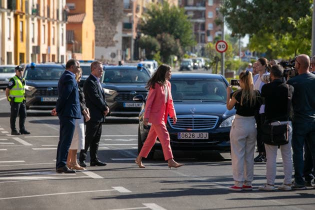 Queen Letizia Presides Over the Opening of the 2026–2027 Vocational Training Program in Talavera de la Reina Queen Letizia, accompanied by the president of the Regional Government of Castilla-La Mancha, Emiliano García Page, during the opening of the 2026–2027 vocational training program, at the IES Ribera del Tajo, on September 25, 2026, in Talavera de la Reina, Toledo, Castile-La Mancha, Spain. The number of vocational training students continues to grow this 2026–2027 school year, with a 3.1% increase, reaching 1,248,046 students. In absolute terms, this represents 36,984 more students than last year. Enrollment in Basic-Level vocational training grew by 4.1%, reaching 89,802 students, the Intermediate Level rose by 2.3% to 485,341, and Copyright: xJuanmaxJimà nezx 7799160