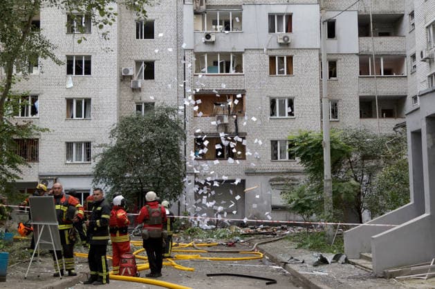 Rescuers and volunteers of a rapid response unit of the Ukrainian Red Cross Society stay outside an apartment block in the Pechersk district, struck by a Russian drone, Kyiv, Ukraine, September 25, 2026. A 14-year-old boy was killed, and at least seven people were injured in the attack. (Photo by Kyrylo Chubotin Ukrinform) Russian drone hits apartment block in central Kyiv  Copyright: xKirillxChubotinx