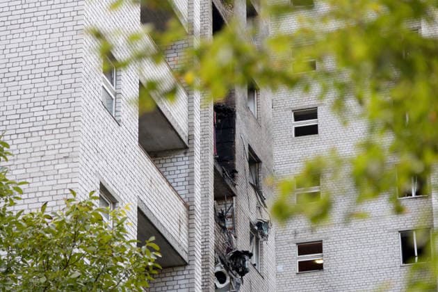 An apartment block in the Pechersk district shows damage caused by a Russian drone, Kyiv, Ukraine, September 25, 2026. A 14-year-old boy was killed, and at least seven people were injured in the attack. (Photo by Kyrylo Chubotin Ukrinform) Russian drone hits apartment block in central Kyiv  Copyright: xKirillxChubotinx