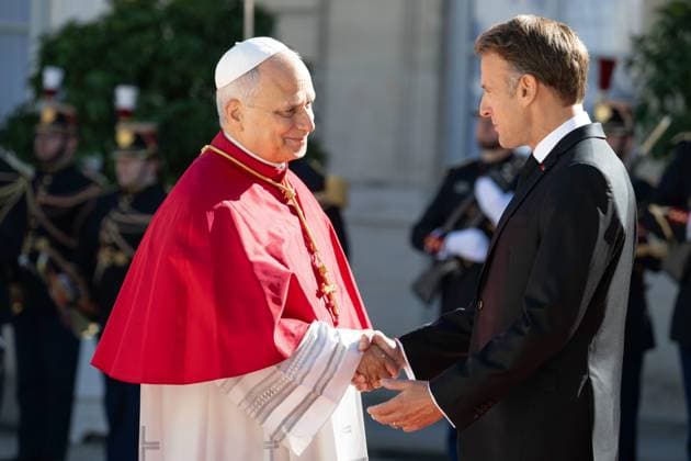POPE S VISIT TO FRANCE PHOTOPQR OUEST FRANCE Stéphane Geufroi Paris September 25, 2026 Léon XIV begins aa historic four-day visit to France—an event for which one million people are expected. The Pope is being received by French President Emmanuel Macron at the Élysée Palace on September 25, 2026, Paris, France. Pope Leo XIV is on an apostolic visit to France from September 25 to 28, 2026. Paris, France  Copyright: xPHOTOPQR OUESTxFRANCE MAXPPPxStéphanexGeufroix 20260925OFR7354 20260925OFR7354