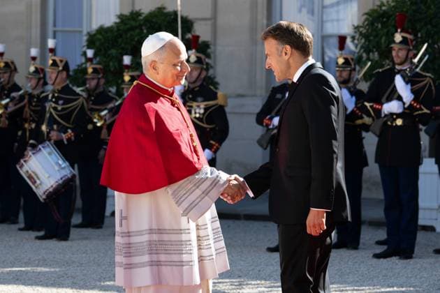 POPE S VISIT TO FRANCE PHOTOPQR OUEST FRANCE Stéphane Geufroi Paris September 25, 2026 Léon XIV begins aa historic four-day visit to France—an event for which one million people are expected. The Pope is being received by President Emmanuel Macron at the Élysée Palace on September 25, 2026, Paris, France. Pope Leo XIV is on an apostolic visit to France from September 25 to 28, 2026, in Paris, France  Copyright: xPHOTOPQR OUESTxFRANCE MAXPPPxStéphanexGeufroix 20260925OFR7360 20260925OFR7360