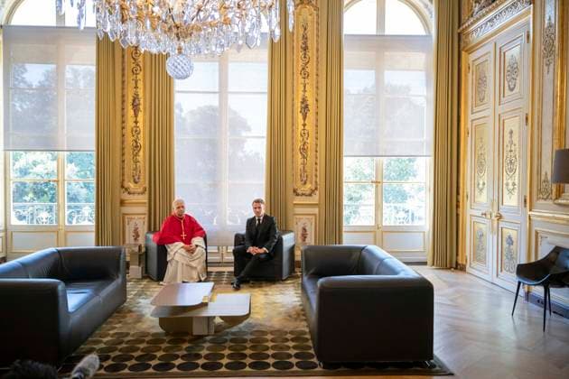 French President Emmanuel Macron welcomes Pope Leo XIV to the Élysée Palace on September 25, 2026, in Paris, France. Pope Leo XIV is making his first official visit to France from September 25 to 28, with stops in Paris, Lourdes, and Metz. While in Paris, the pontiff’s agenda includes a meeting with French President Emmanuel Macron, a prayer service at Notre Dame Cathedral, and an open-air Mass along the Champs-Élysées, among other engagements. The trip marks the first papal visit to the European country since Benedict XVI visited in 2008. Eliot Blondet, Pool Bestimage, Paris, France Copyright: xEliotxBlondet Pool BestimagexEliotxBlondet Pool Bestimagex