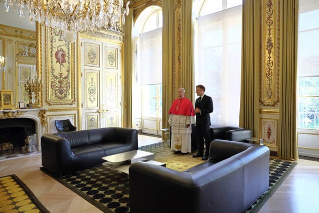 POPE LEO MEETS WITH PRESIDENT ELISEO France, Paris, Vatican, 2026 9 25 Visit to the President of the Republic at the Elysee Palace. Pope Leo XIV meets French President Emmanuel Macron during his apostolic journey to France. EDITORIAL USE ONLY - NO BOOKS Copyright: xPool xCatholicxPressxPhotox