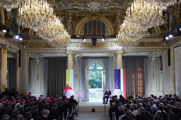 POPE LEO MEETS WITH PRESIDENT ELISEO France, Paris, Vatican, 2026 9 25 Meeting WITH GOVERNMENT OFFICIALS, CIVIL SOCIETY, AND THE DIPLOMATIC CORPS . EDITORIAL USE ONLY - NO BOOKS Copyright: xPool xCatholicxPressxPhotox