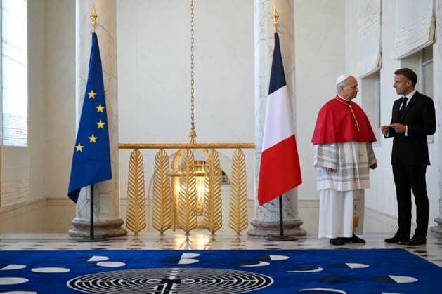 POPE LEO MEETS WITH PRESIDENT ELISEO France, Paris, Vatican, 2026 9 25 Visit to the President of the Republic at the Elysee Palace. Pope Leo XIV meets French President Emmanuel Macron during his apostolic journey to France. EDITORIAL USE ONLY - NO BOOKS Copyright: xVATICANxMEDIA xCatholicxPressxPhotox