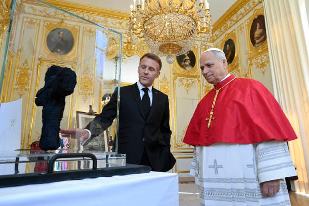 POPE LEO MEETS WITH PRESIDENT ELISEO France, Paris, Vatican, 2026 9 25 Visit to the President of the Republic at the Elysee Palace. Pope Leo XIV meets French President Emmanuel Macron during his apostolic journey to France. EDITORIAL USE ONLY - NO BOOKS Copyright: xVATICANxMEDIA xCatholicxPressxPhotox