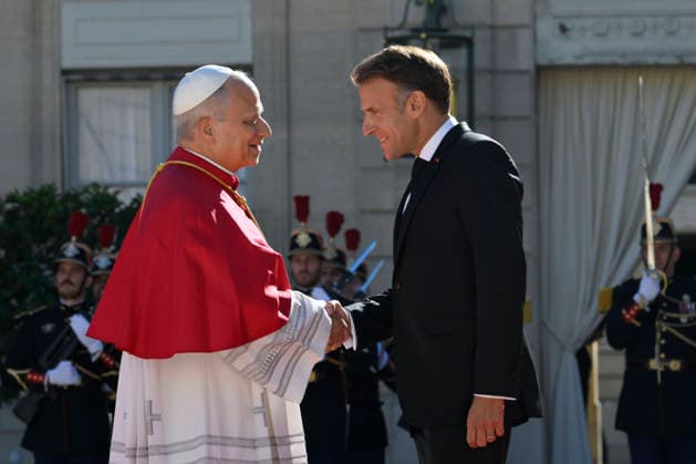 POPE LEO MEETS WITH PRESIDENT ELISEO France, Paris, Vatican, 2026 9 25 Visit to the President of the Republic at the Elysee Palace. Pope Leo XIV meets French President Emmanuel Macron during his apostolic journey to France. EDITORIAL USE ONLY - NO BOOKS Copyright: xVATICANxMEDIA xCatholicxPressxPhotox