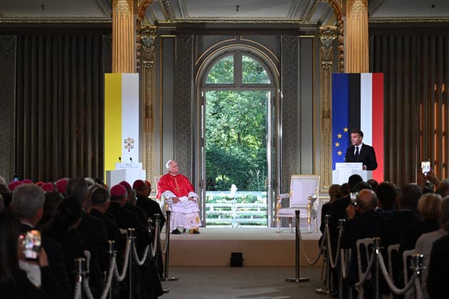 French President Emmanuel Macron and Pope Leo XIV deliver a speech at the Élysée Palace during the Pope s apostolic visit to Paris. Élysée Palace, Paris, France. Friday, September 25, 2026. Jeanne Accorsini. Pool. Bestimage. Paris, France.  Copyright: xJeannexAccorsinix xPoolx xBestimagexJeannexAccorsinix xPoolx xBestimagex