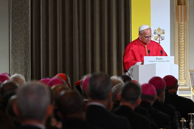 French President Emmanuel Macron and Pope Leo XIV deliver a speech at the Élysée Palace during the Pope s apostolic visit to Paris. Élysée Palace, Paris, France. Friday, September 25, 2026. Jeanne Accorsini. Pool. Bestimage. Paris, France.  Copyright: xJeannexAccorsinix xPoolx xBestimagexJeannexAccorsinix xPoolx xBestimagex