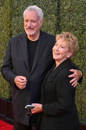 John de Lancie with his wife, Marnie Mosiman, at the world premiere of the documentary *The Sixty Year Mission: How Star Trek Changed Television and the World* at the United Theater on Broadway in Los Angeles, September 24, 2026 Foto:xD.xStarbuckx xFuturexImagex star_trek_6922