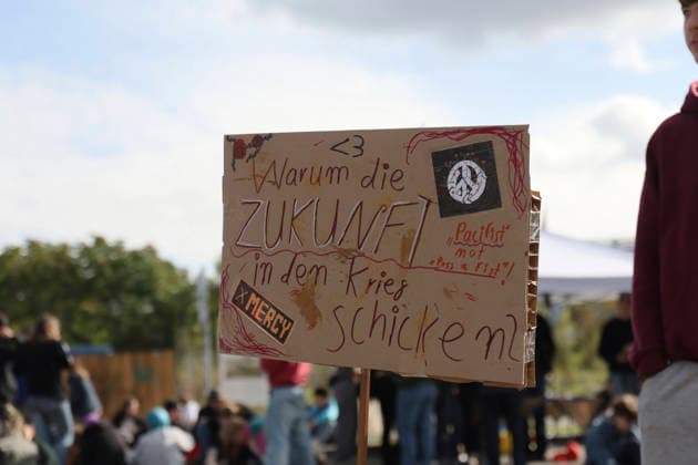 Students protest against mandatory military service in Leipzig Students protest against the planned introduction of mandatory military service in Leipzig The school strike is part of nationwide protests September 25, 2026, Leipzig